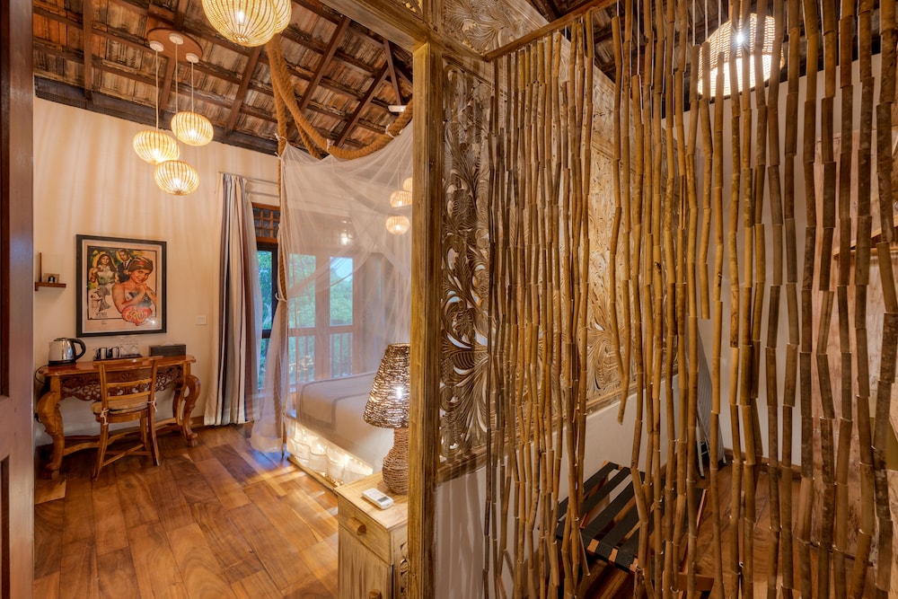 DCanal House
