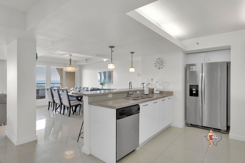 Bahia Mar-Solare Beachfront & Two Pools
