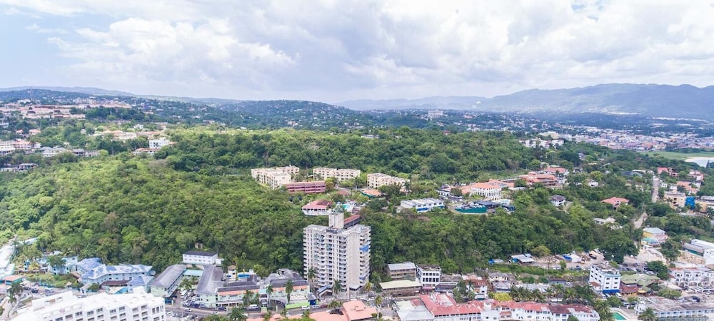 Ocean View Suit-Montego Bay Club Resort