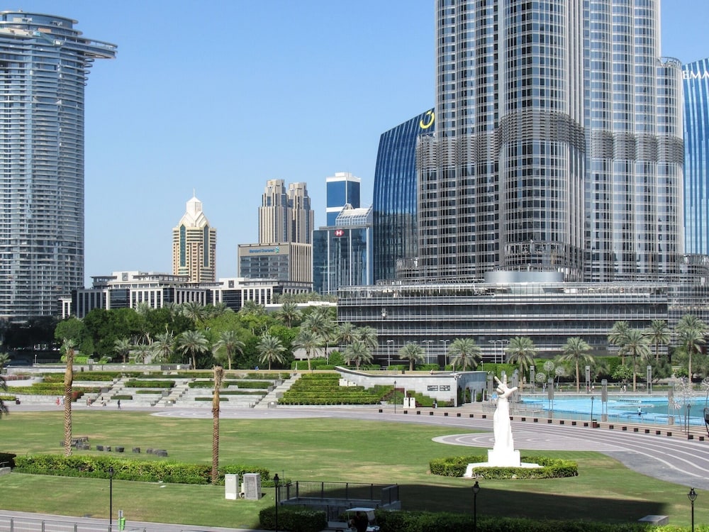 Spectacular 2BR in Upscale Burj Khalifa District