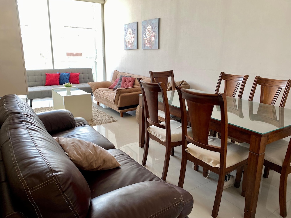 Apartment with Pool, Gym & A/C (507)