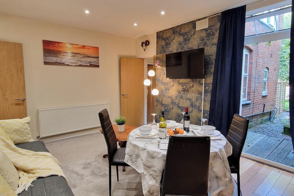 Coventry Retreat - Modern 2 Bed Apartment