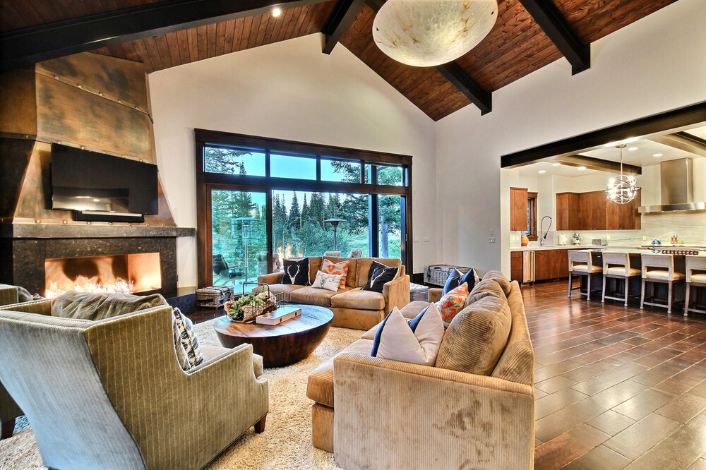 Chic Colony Ski-in Ski Out Villa Direct Access to Adventures at Park City Resort Hot Tub Gym view 3