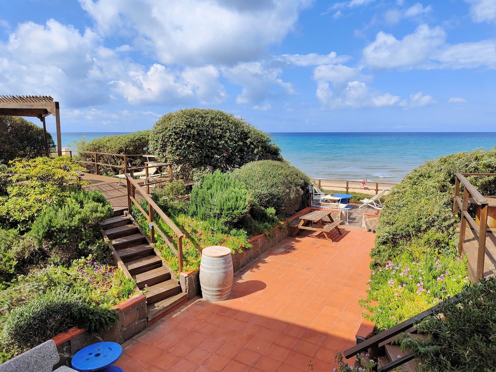 Sea view and ground floor Apartments le Dune