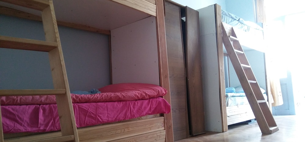 Vareron Hostel