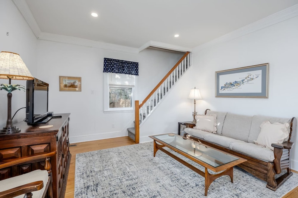 Beachfront Retreat - 5BR Home With Stunning Views