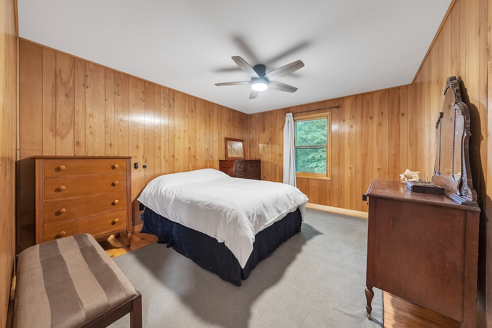 Peaceful Lakefront Getaway On Cayuga Lake 4 Bedroom Cottage