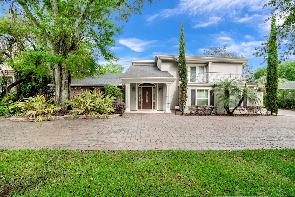 Ultimate 6 Bedroom 5 Bathroom On Bay Hill