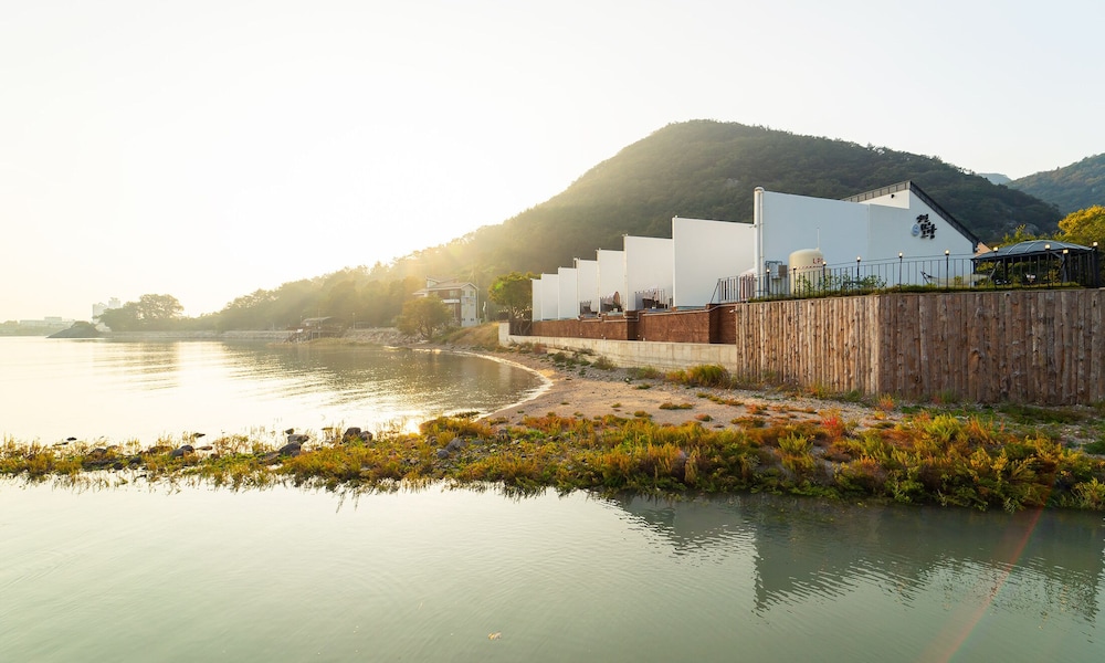 Hotel Hi Mohang Pool Villa - Image 1