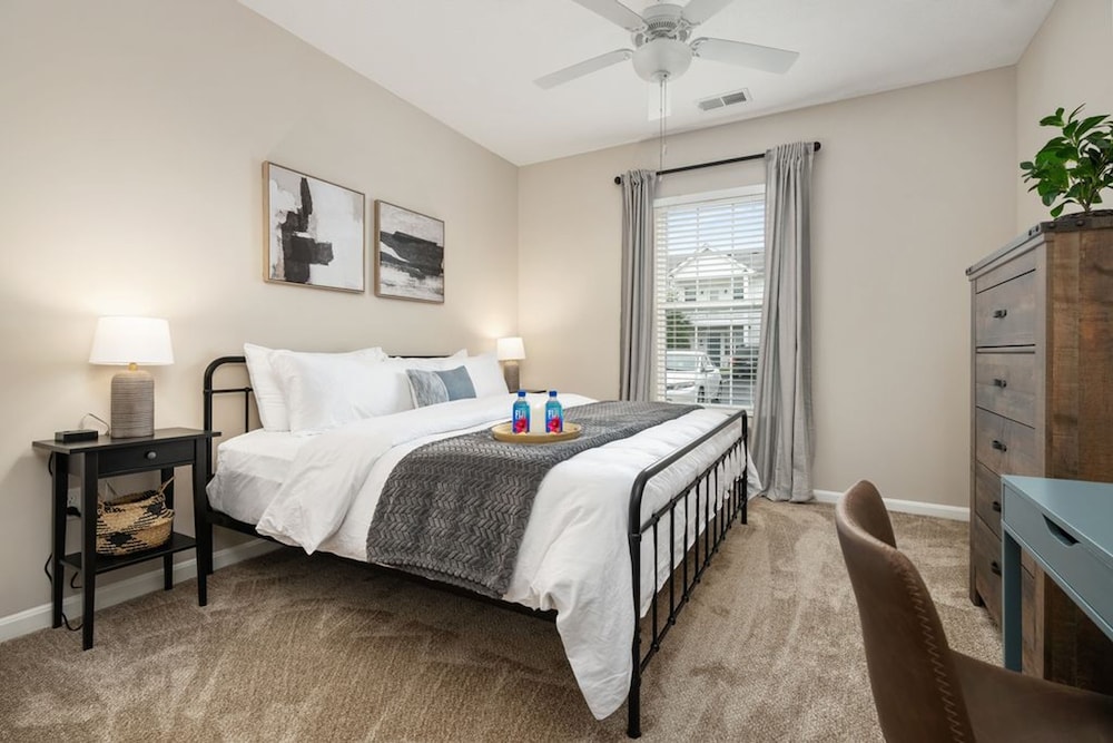 Ground Floor 2BR w Lux Amenities At Albany Glen