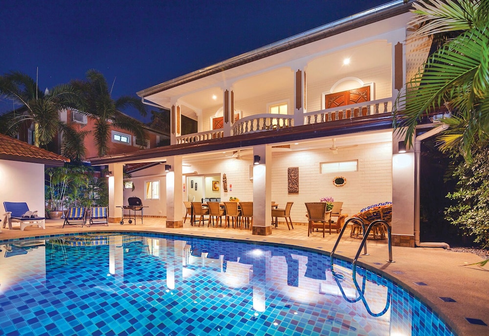 Villa Waree Near City and Beach
