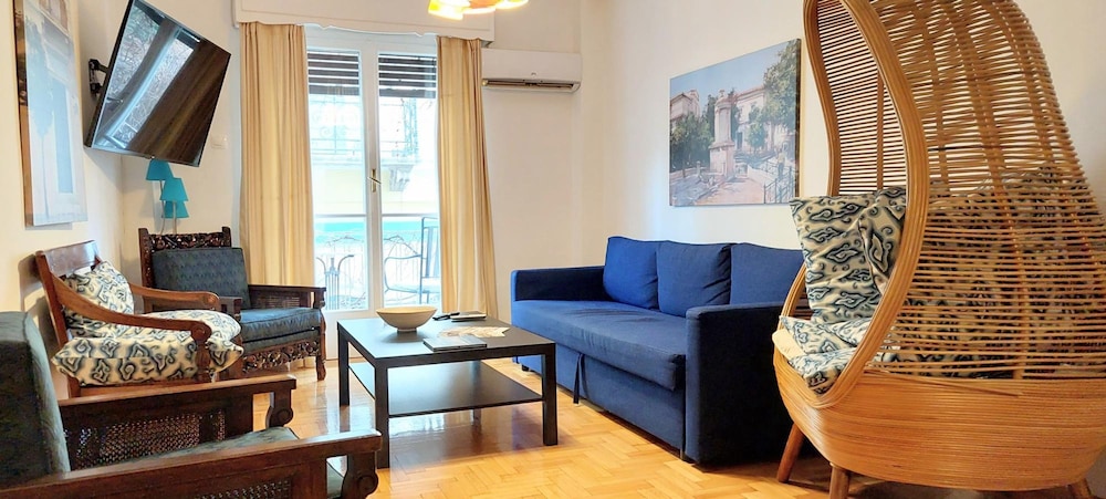Magnificent Apartment Under the Acropolis