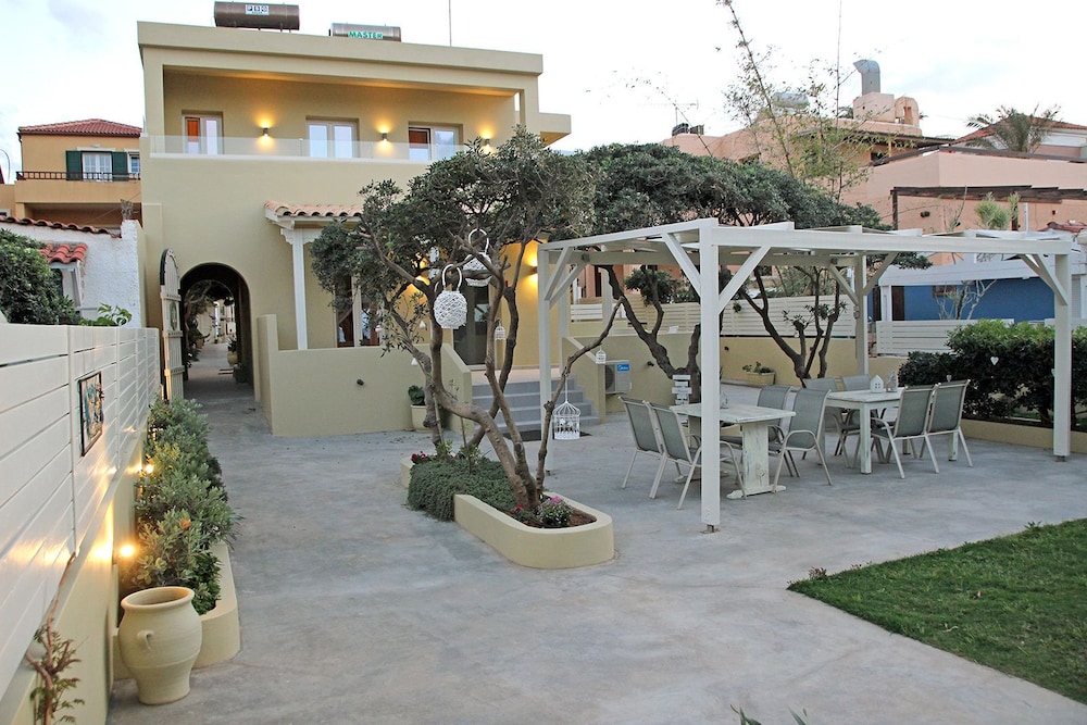Effi Apartments