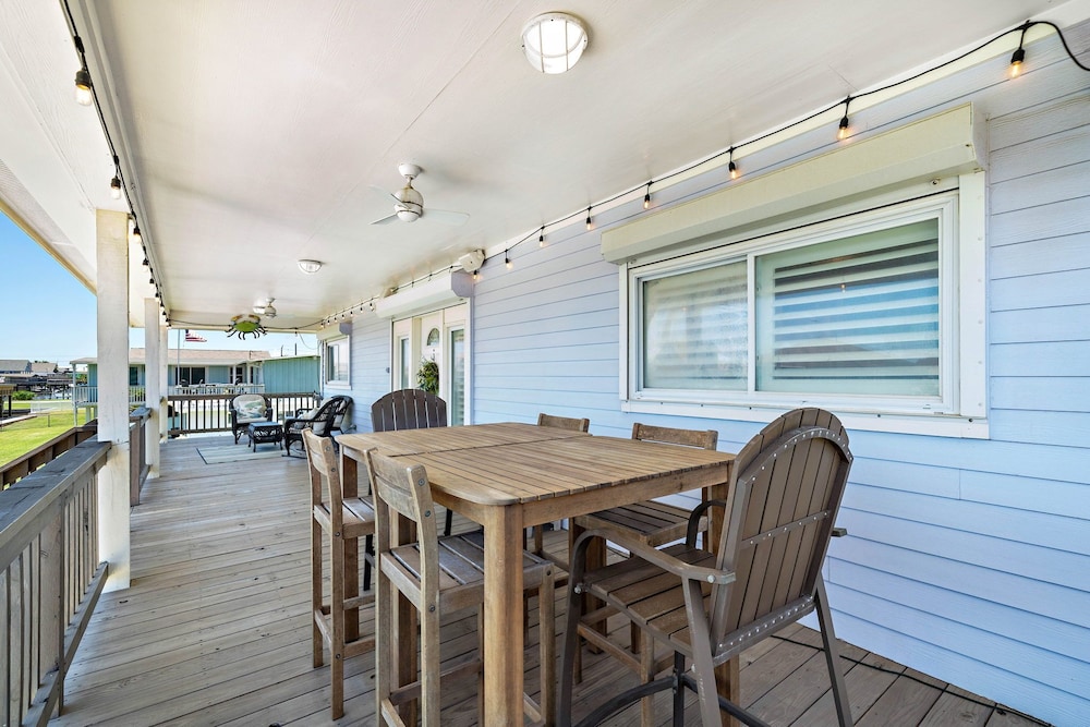 Purple Pelican Paradise by Ryson Vacation Rentals