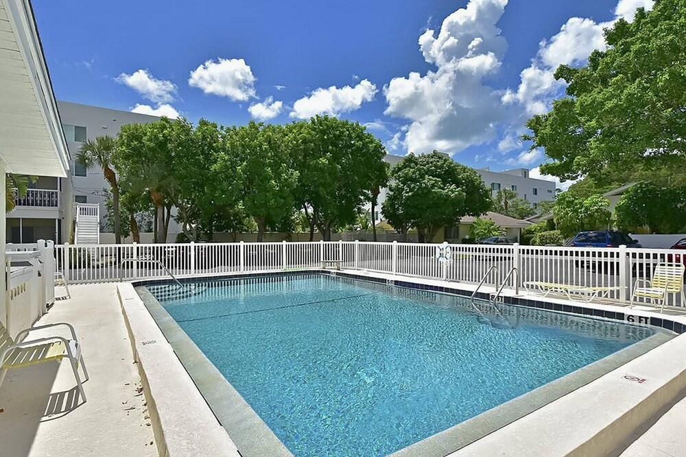 Pelican Gardens Studio 3 on Lido Key - Property Image 25