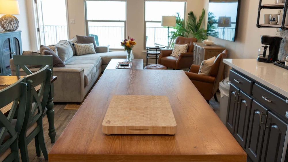 Penthouse Beachfront Views Renovated 4 Bedroom Condo