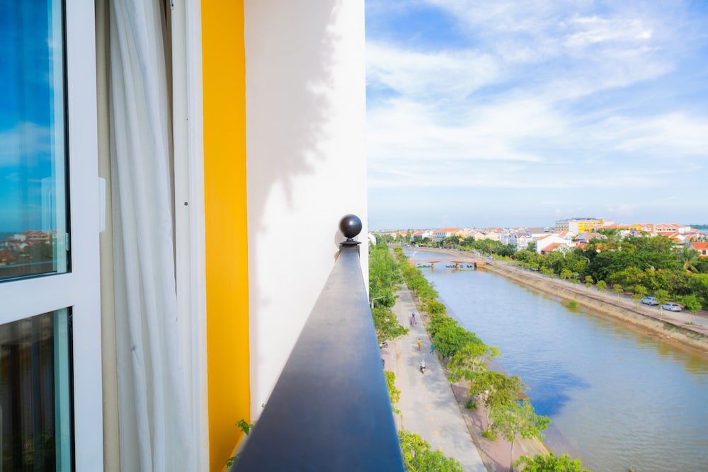 Royal Riverside Hoi An Hotel