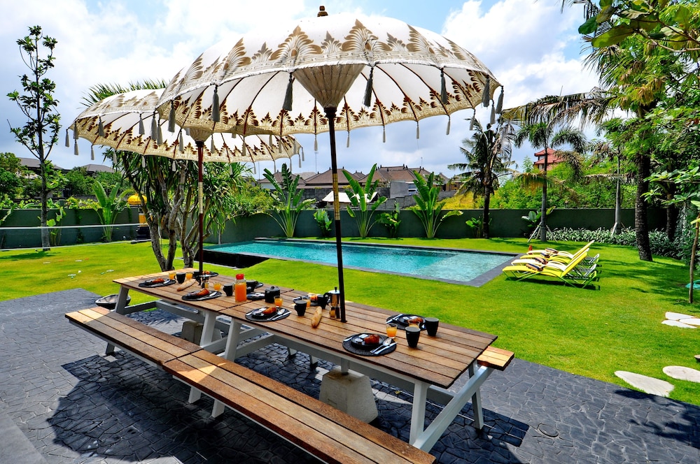 Majestic 5BR Villa Del Boca — dining