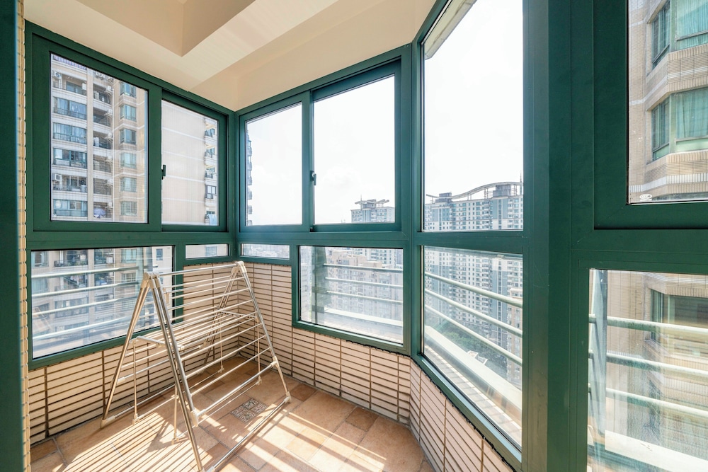 Tyms Spacious 4BR 2BA Apt Xujiahui