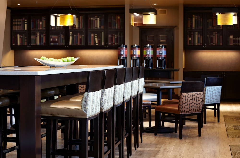 Hampton Inn  Suites by Hilton Montreal-Dorval - Property Image 7