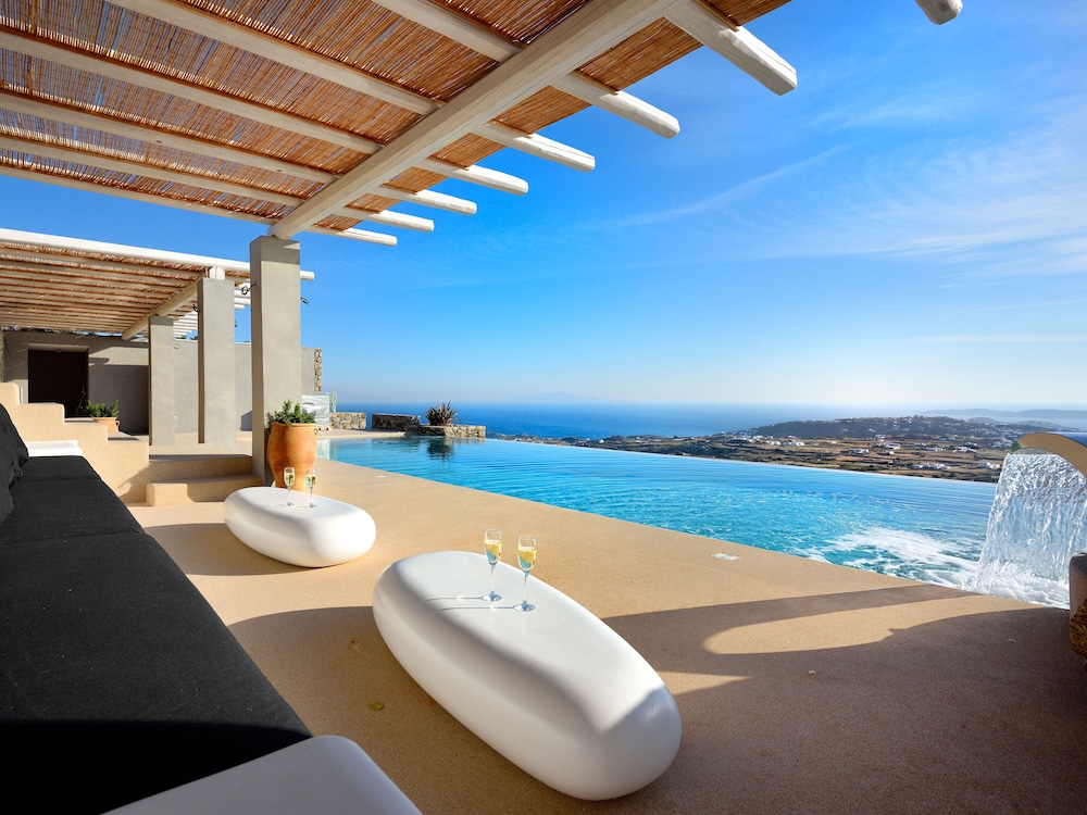 Kounoupas Complex by Mykonos Rocks