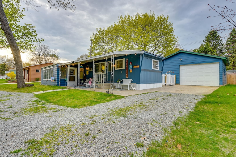 Walk to Lake Huron: Pet-friendly Caseville Cottage - Property Image 3