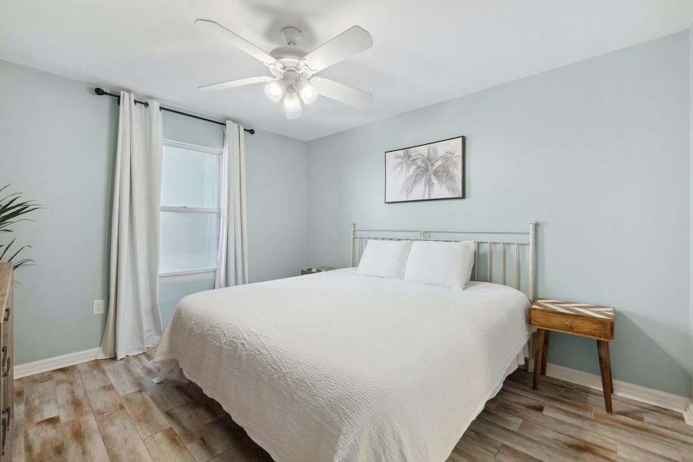 Pelican Beach Resort by Panhandle Getaways