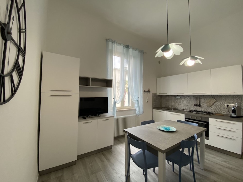 5 bed Places With Parking Space - Ross2s-rif Ross2s