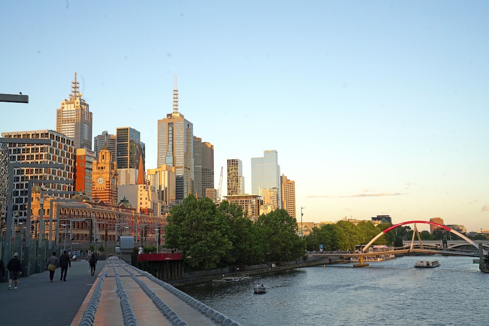 2-BRM Apartment Yarra River View Skyline
