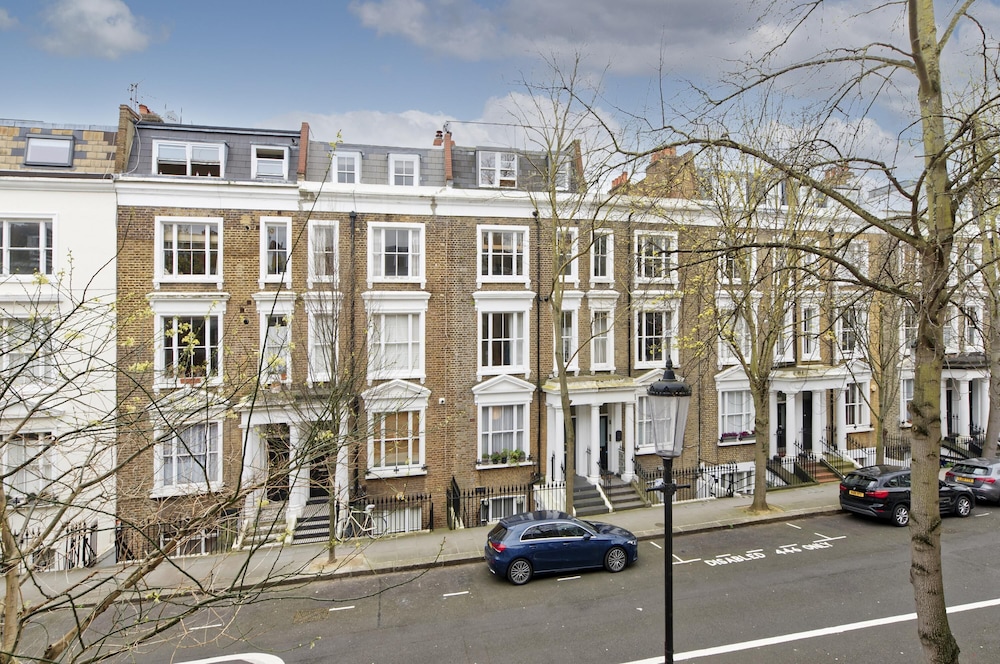 Elegant Earl s Court Flat by Underthedoormat