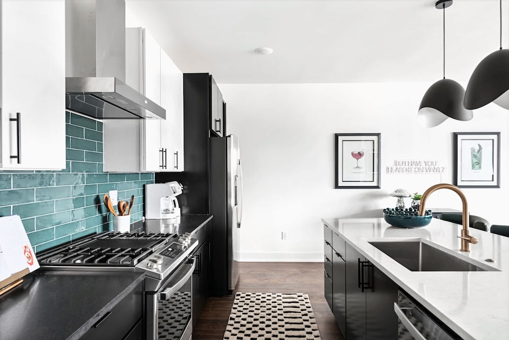 Nashville Escape With Skyline Deck and Hot Tub