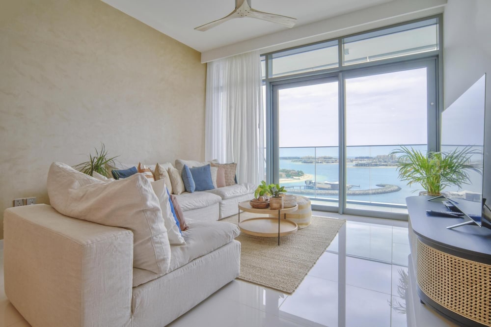 Luxury Sea View Living on Emaar Beachfront