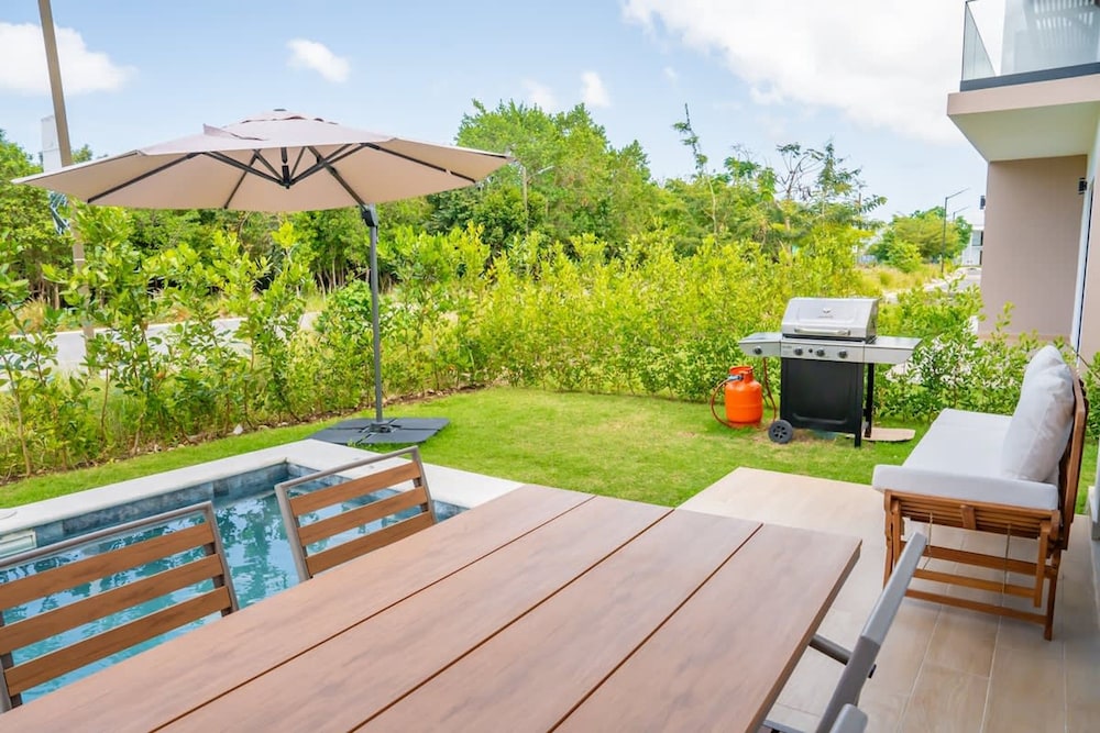 Ziba B06 NOK Classy 3BR Villa by Vistacana Rentals