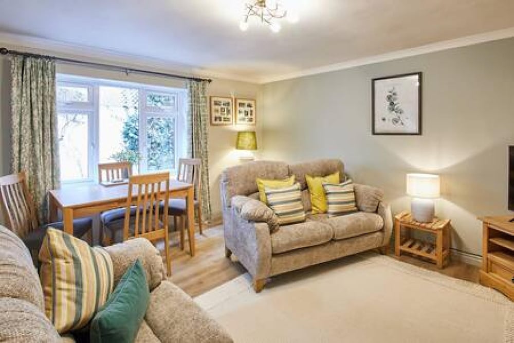 Host Stay Cobblers Cottage view 5