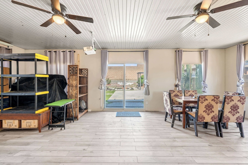 Perfect Family Getaway w Garden Near ONT Airport