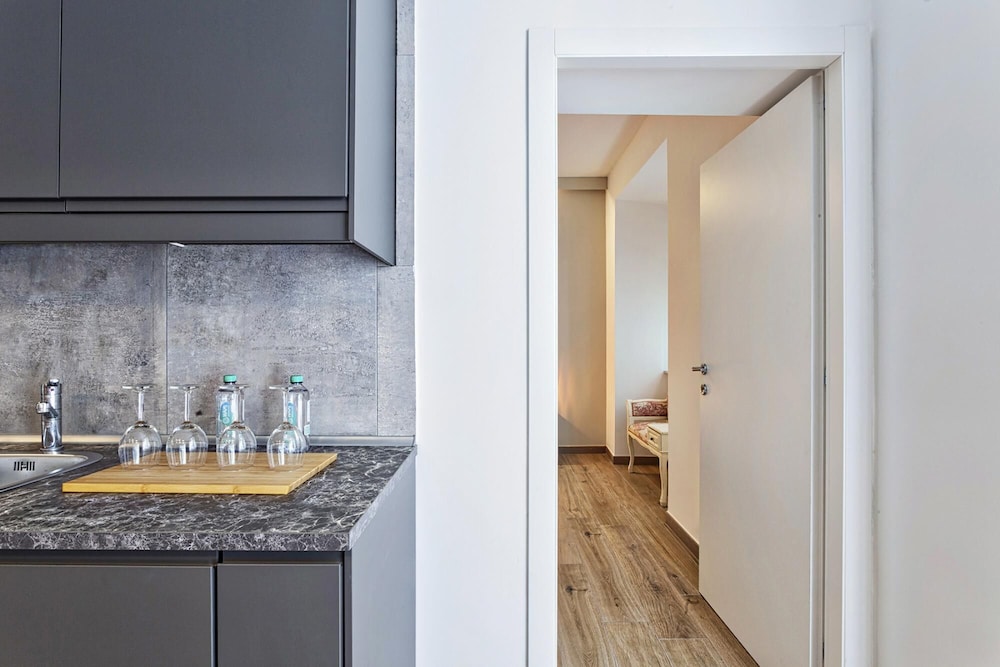 Dock 10 Apartments by Wonderful Italy - Maestrale view 4