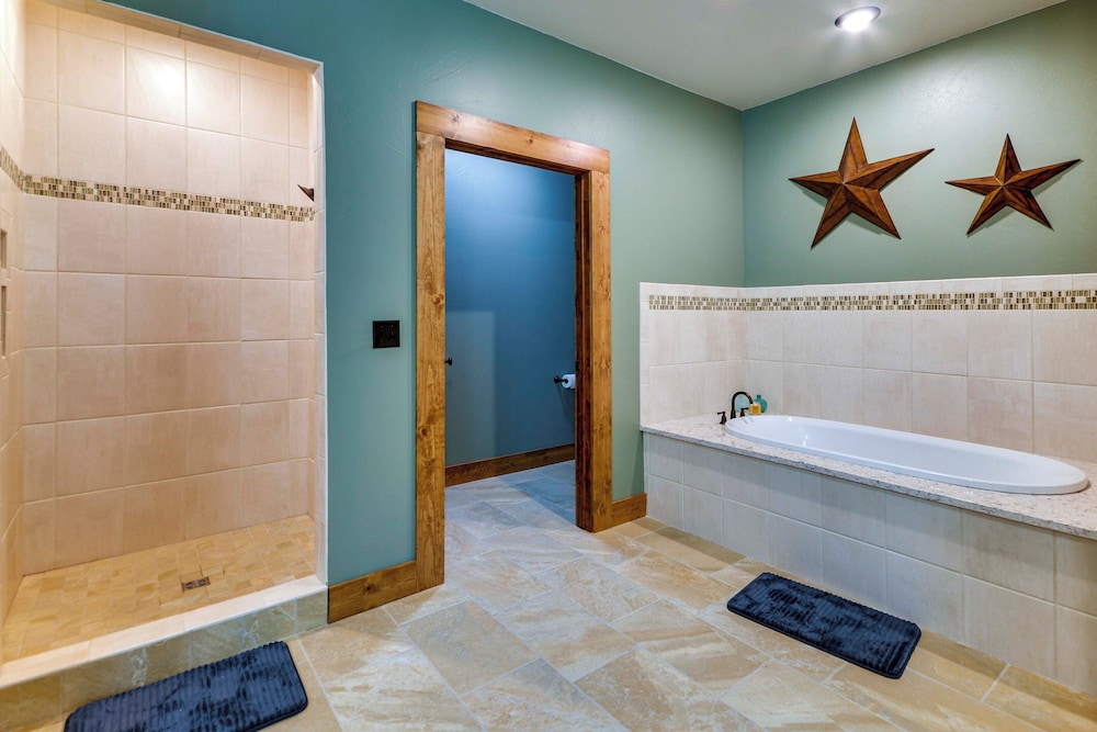 Spacious Cody Townhome: Private River Access!