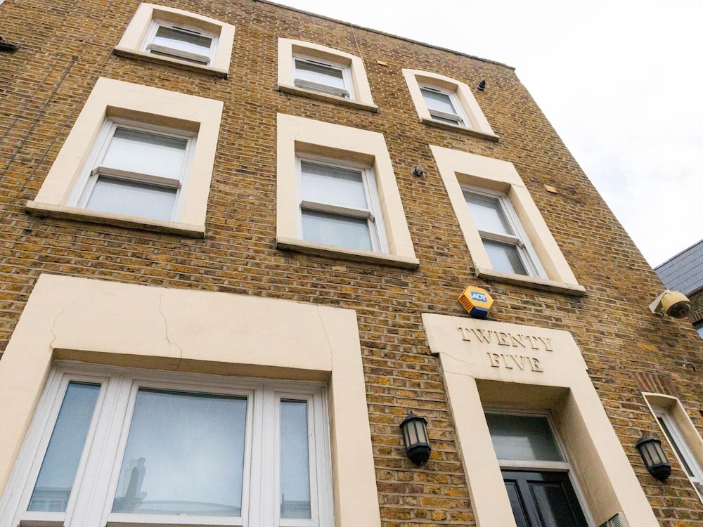 Explore Granary Square Two Bedroom by Belvilla