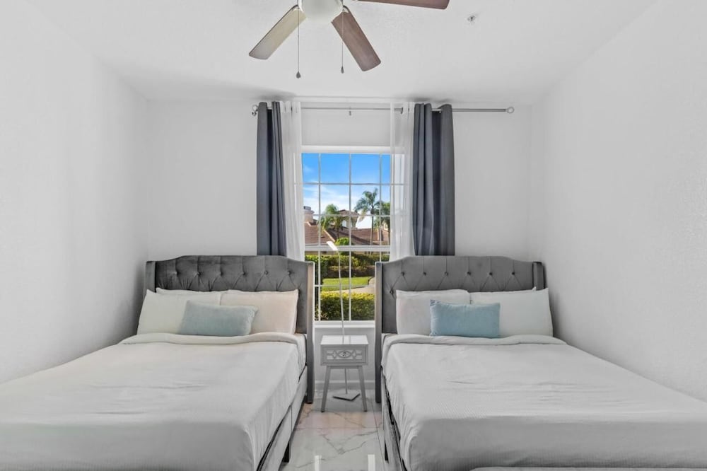 Vista Cay Swanky