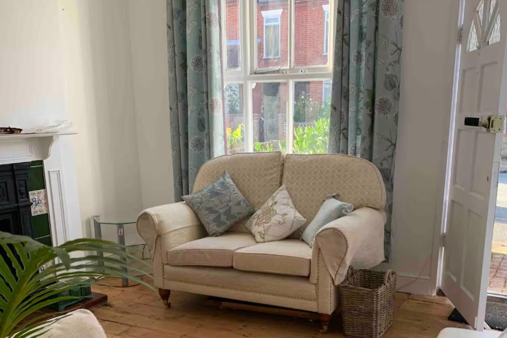 3 Bed Victorian Home in Norwich Sleeps 6 - 8