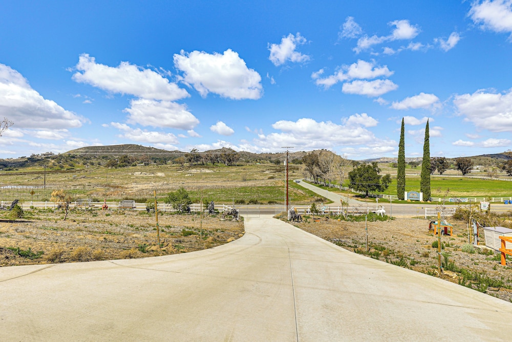 Near Ramona Wineries: Mtn-view Haven w/ Large Yard
