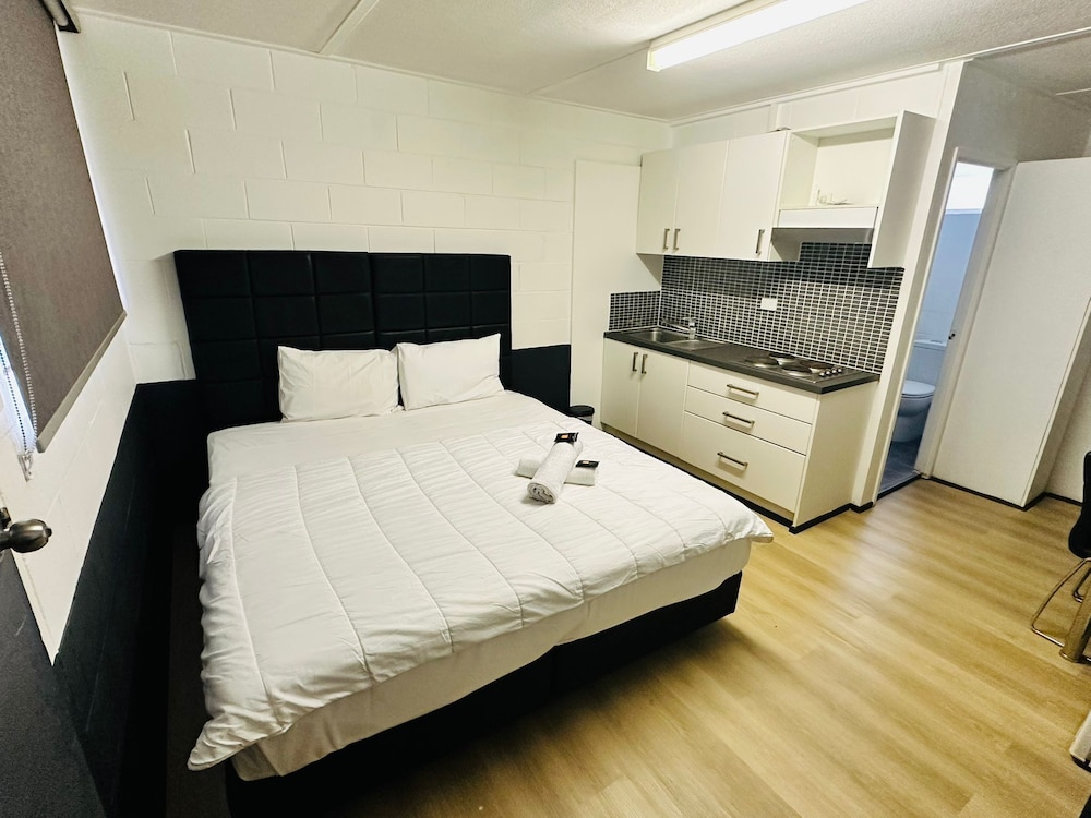 BAN BAN SPRING ROADHOUSE AND MOTEL
