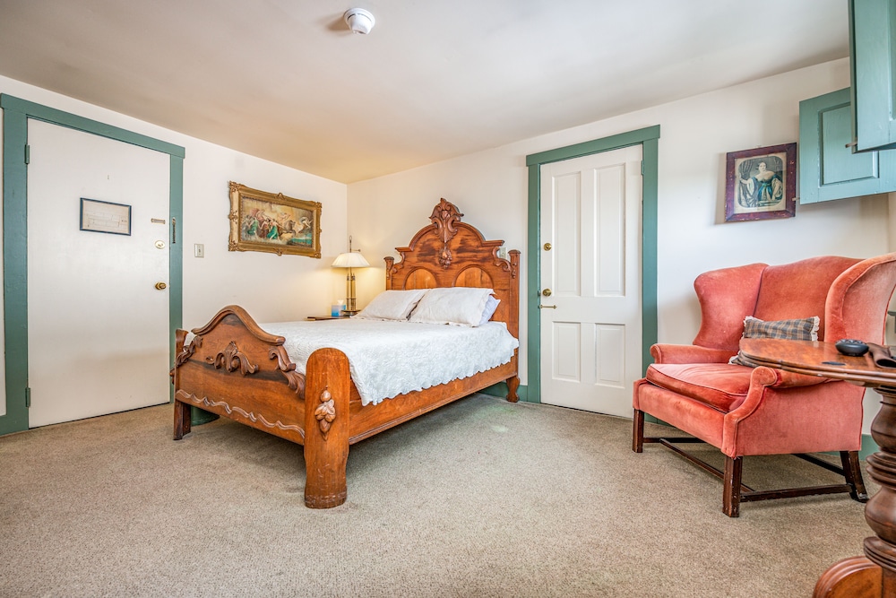 Wayside Inn