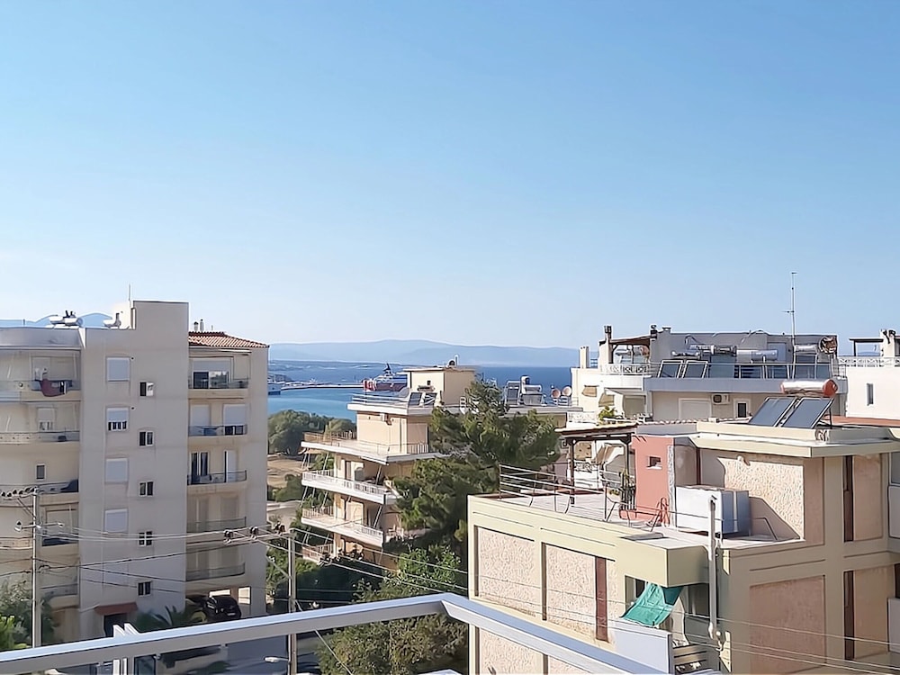Vibrant Apartment in Rafina With Garden view 2