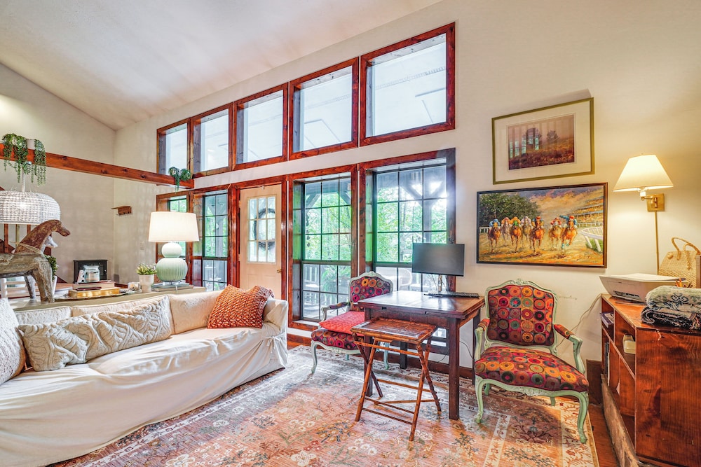 4 Mi to Lake Santeetlah: Cabin w/ Deck & Views