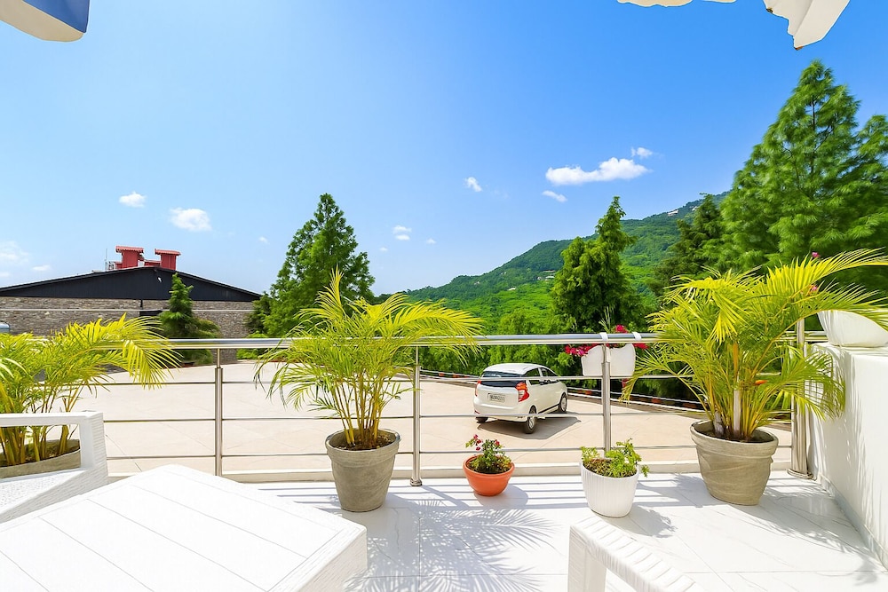 Hotel Shiva Lake - Near Mussoorie Lake