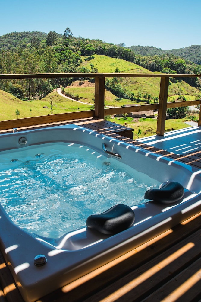 Prana Chalé com Hidromassagem na Serra