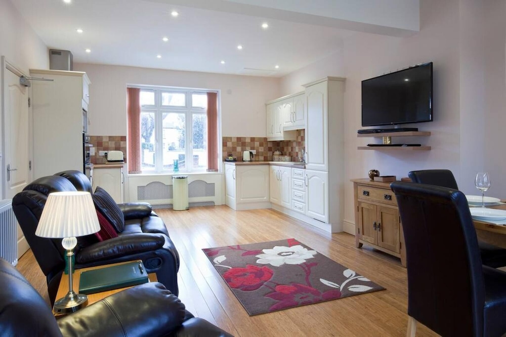 Sapphire - Spacious Apartment Near the Sea view 2