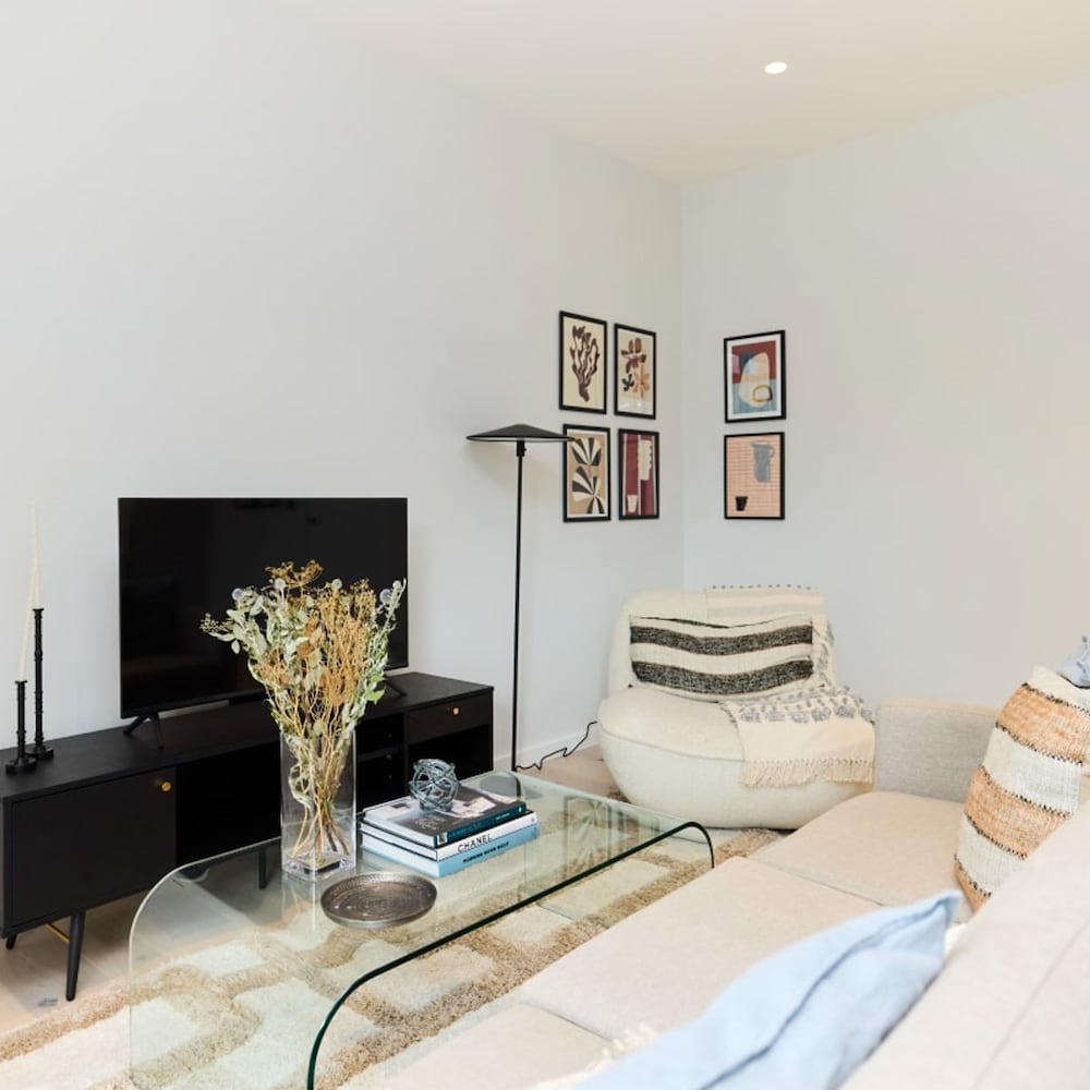 The Brondesbury Quarters - Modern 2bdr Flat With Balcony Parking photo 2