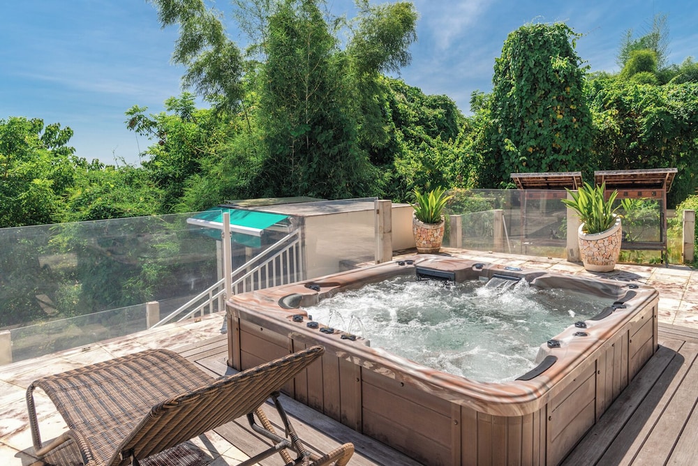Bougainville Hill Villa